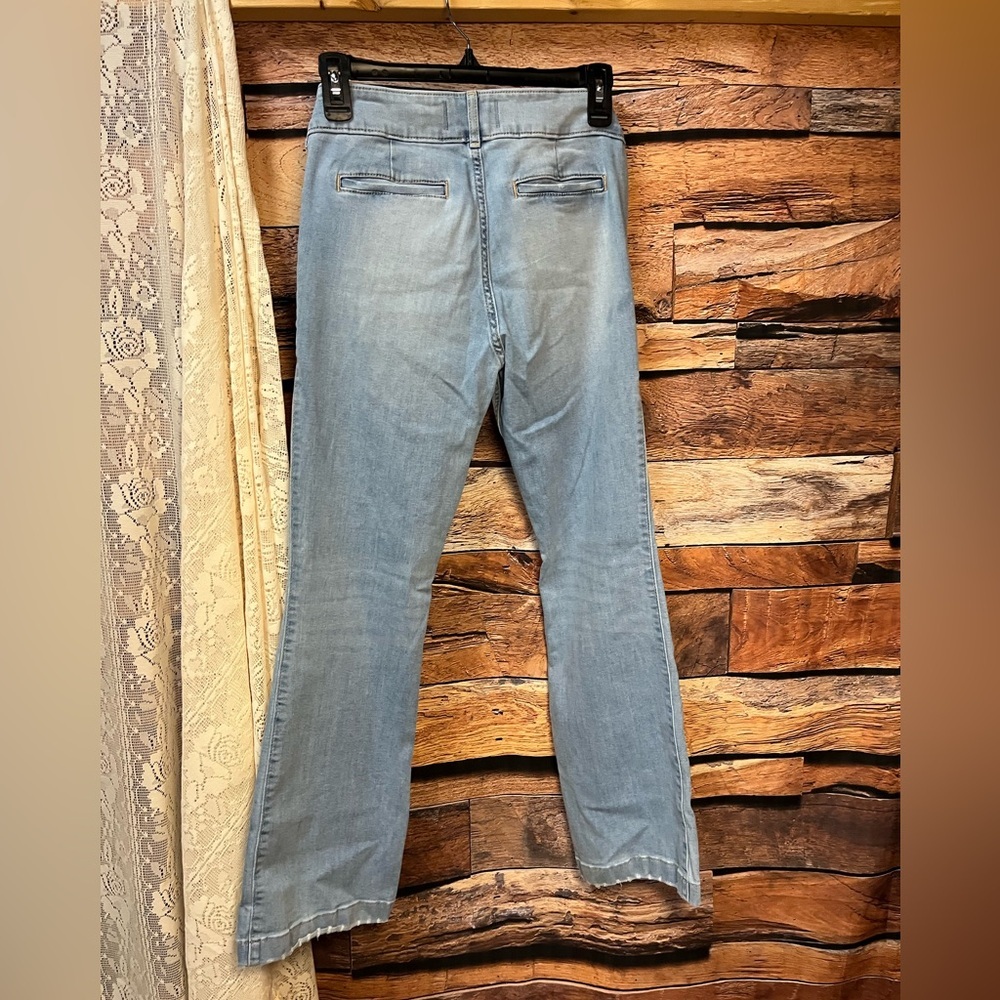 Abercrombie Kids Low Rise Boot Cut Light Wash Flared Jeans (051) - Picture 7 of 7